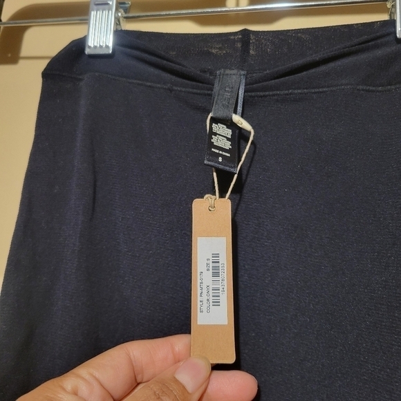 NEW WITH TAGS SKIMS size small . - Picture 3 of 6